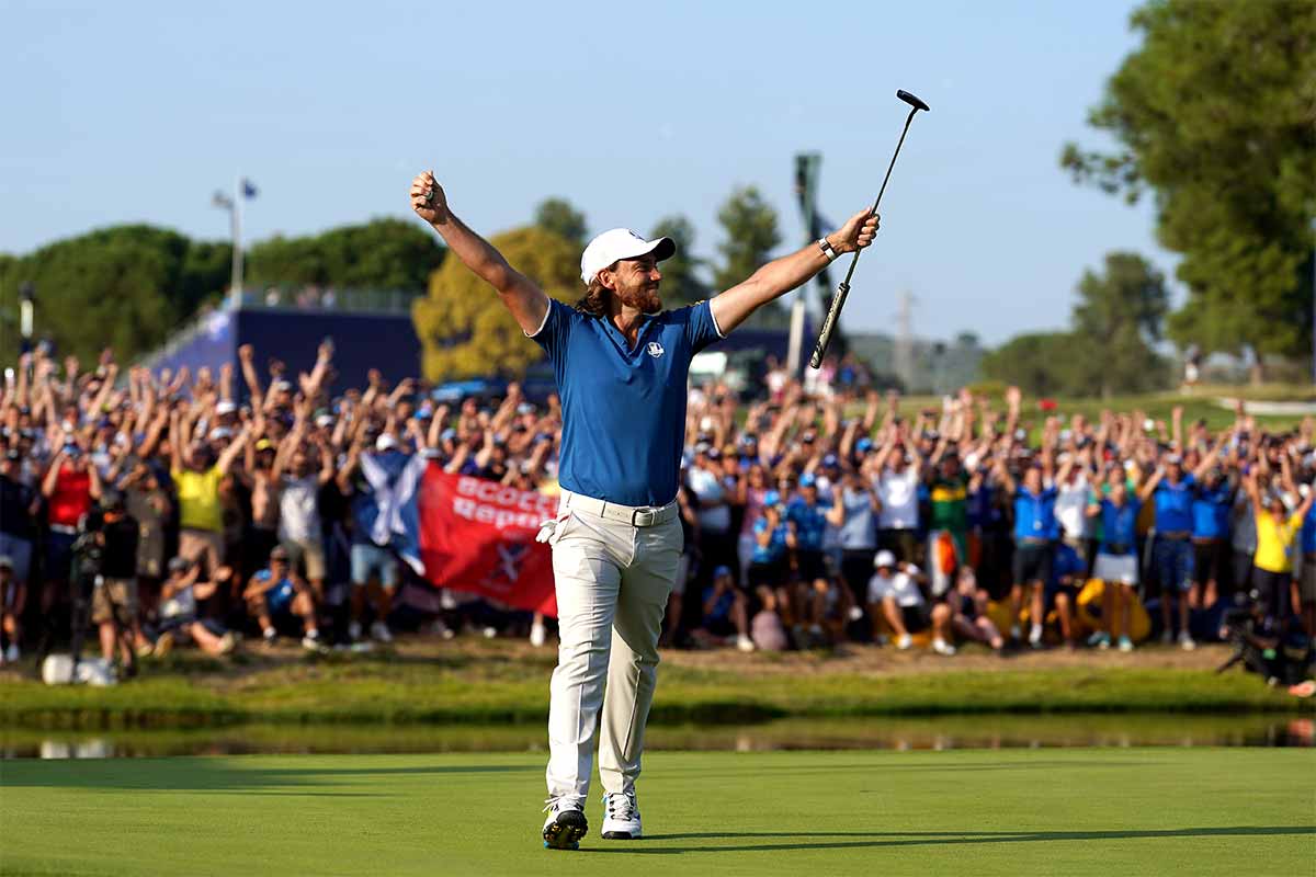 Tommy Fleetwood holt gegen Rickie Fowler (3&1) den entscheidenden Punkt zum Sieg von Team Europe beim Ryder Cup 2023 ...