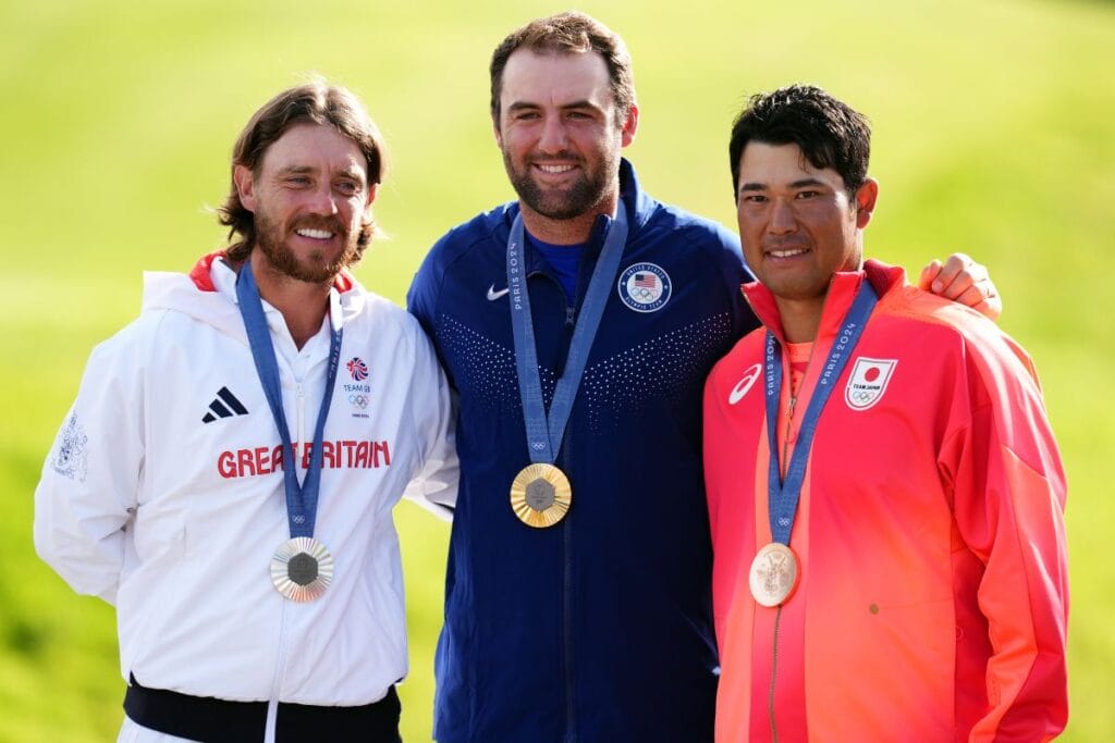 Scottie Scheffler wird Olympiasieger vor Tommy Fleetwood und Hideki Matsuyama (Foto: Picture Alliance)