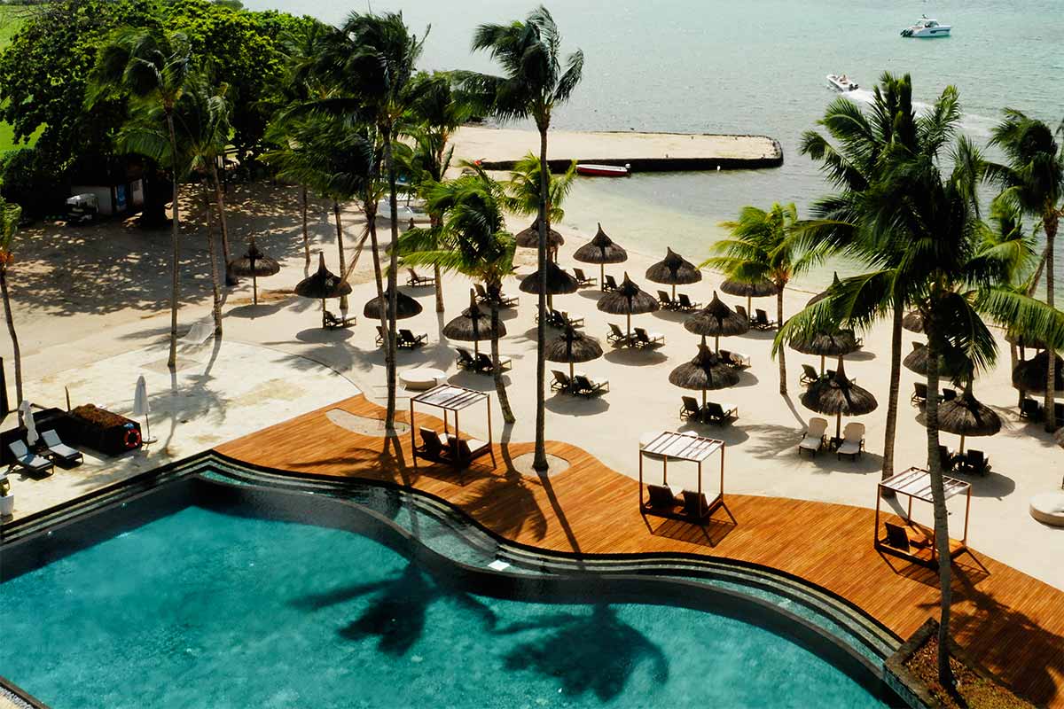 Pool und Beachfront: Süß- oder Salzwasser lautet im Anahita Golf & Spa Resort Mauritius die Qual der Wahl