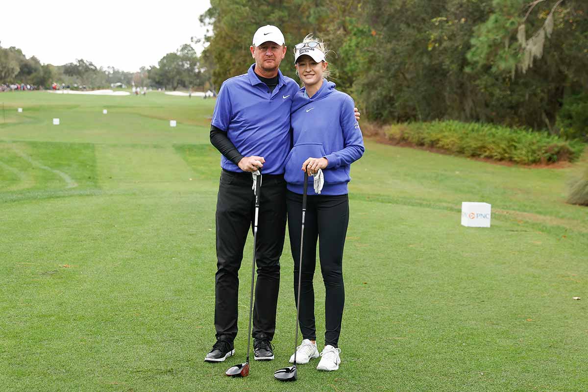 Gemeinsam mit Vater Petr: Nelly Korda bei der PNC Championship im Dezember 2023 (Foto: picture-alliance)